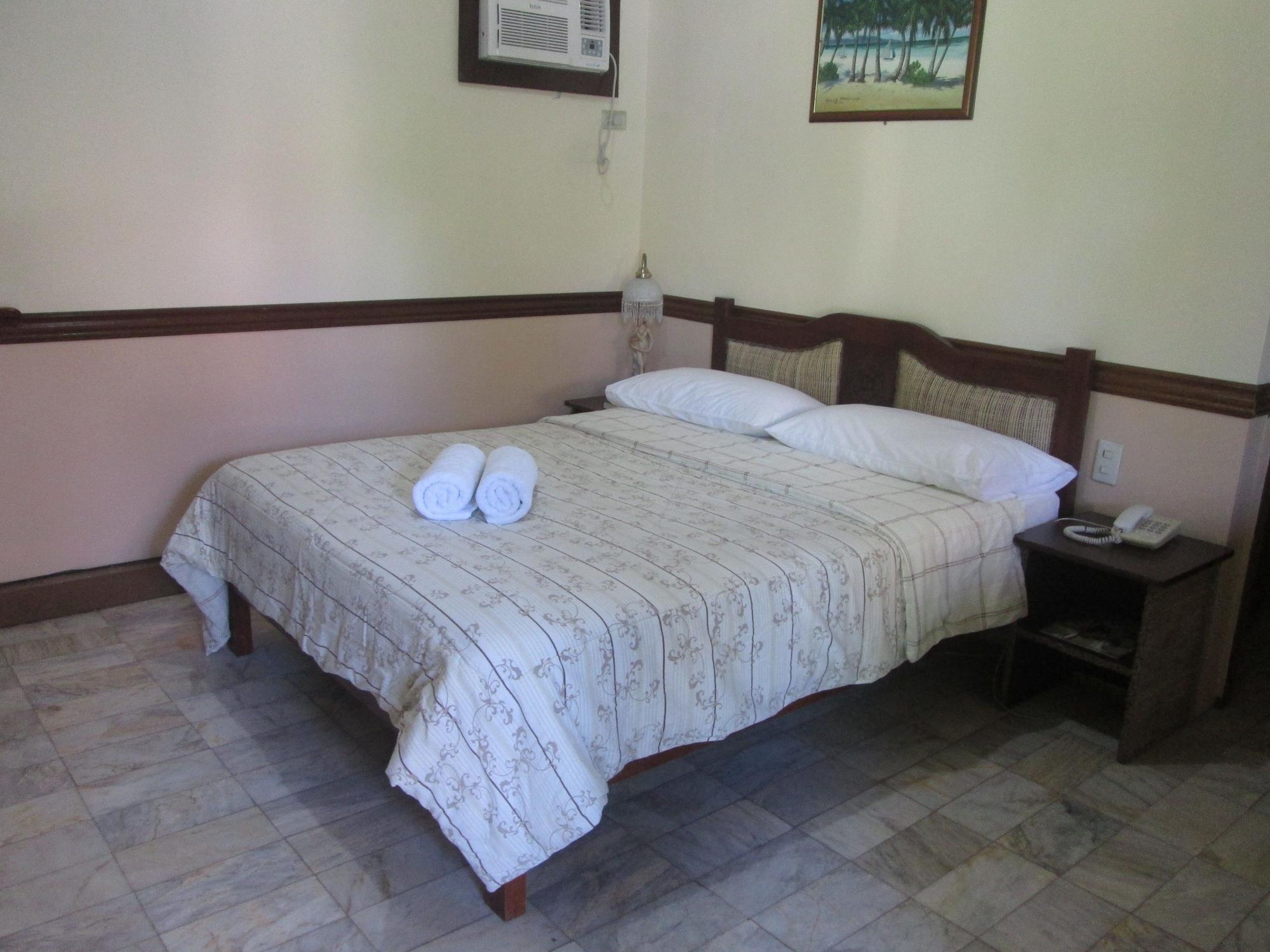Tonglen Beach Resort Balabag  ภายนอก รูปภาพ