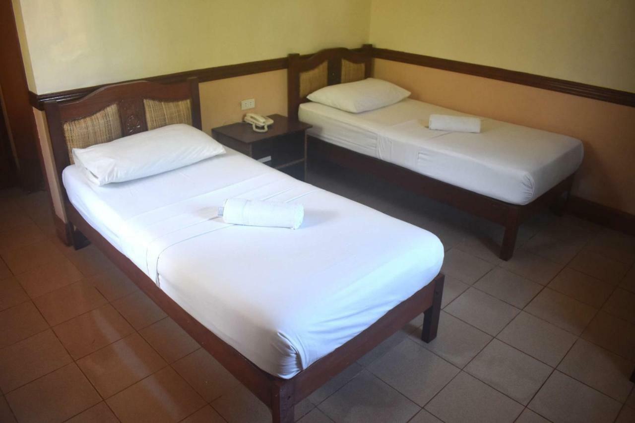 Tonglen Beach Resort Balabag  ภายนอก รูปภาพ